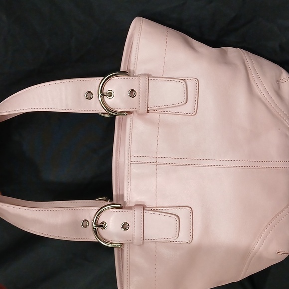Coach Handbags - Vintage Coach Soho Bag 9544 In Bubblegum Pink EUC